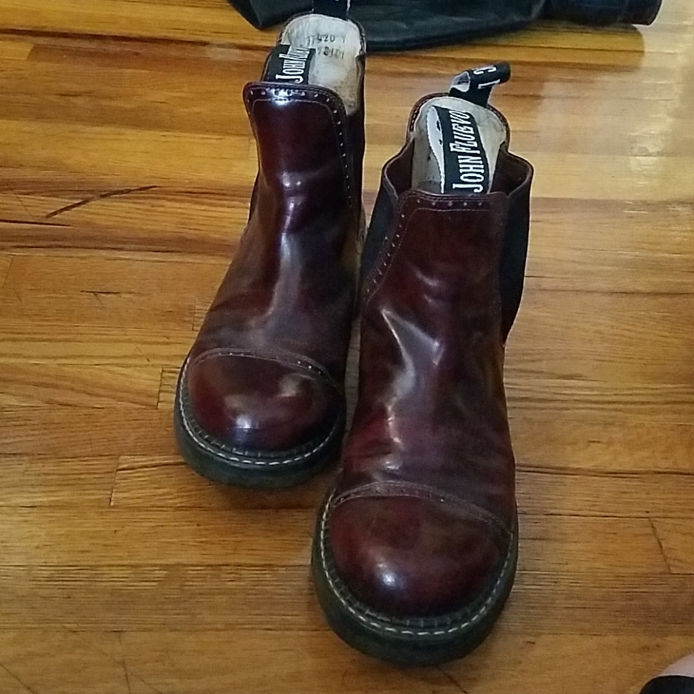 W9/M7 Burgundy Fluevog cap toe Chelsea